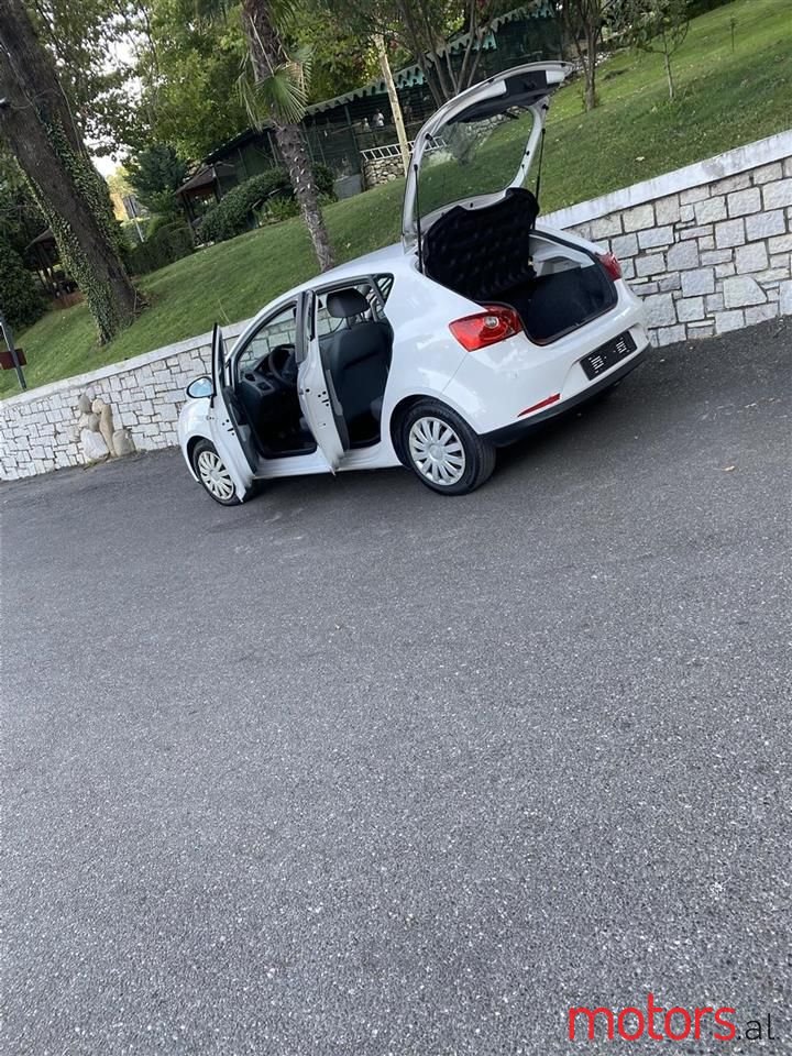 2010' SEAT Ibiza photo #3