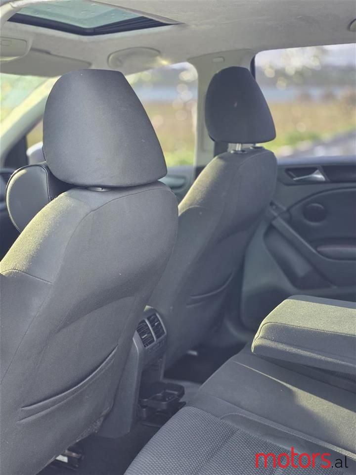 2010' Volkswagen Golf photo #2