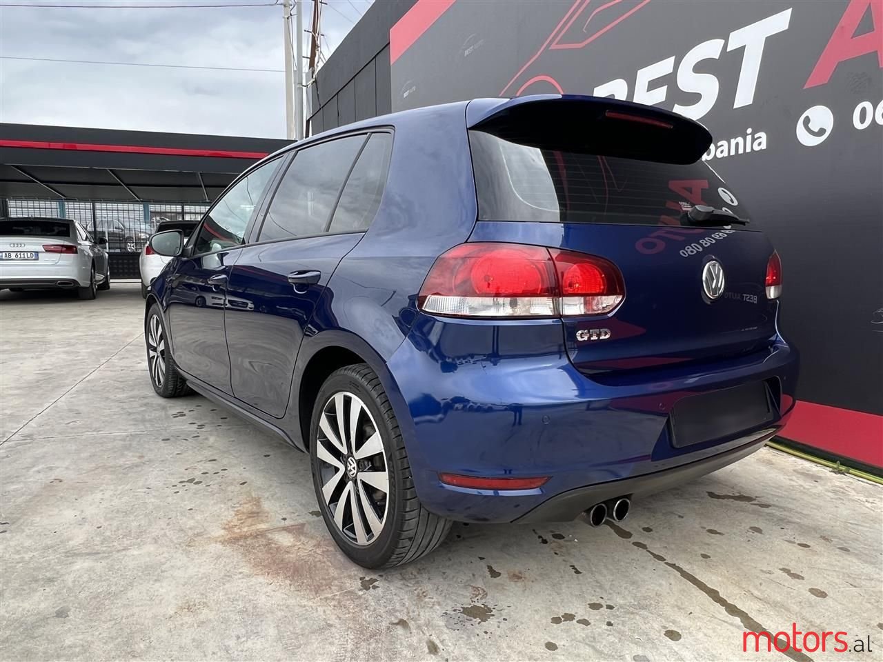 2011' Volkswagen Golf photo #3