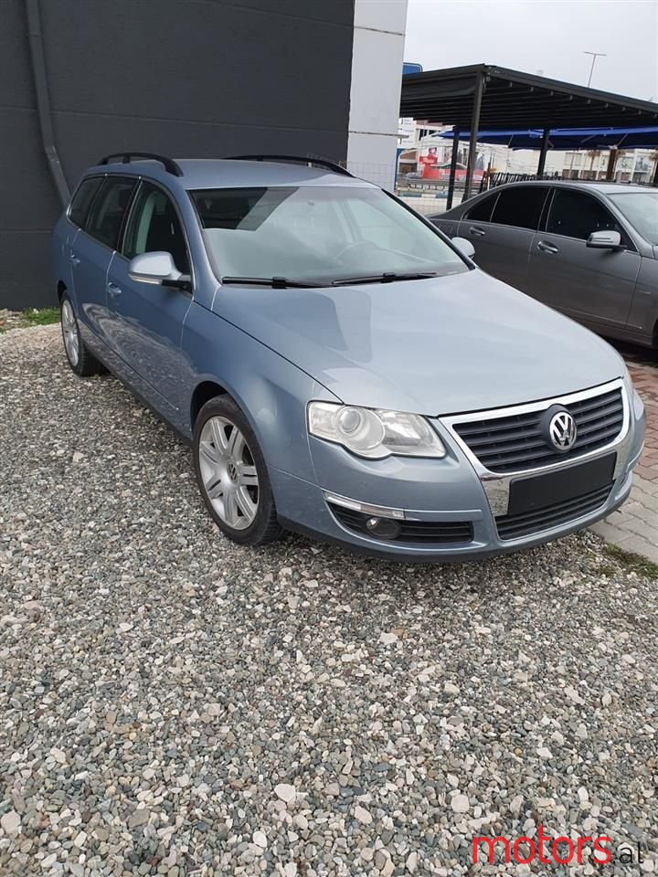 2009' Volkswagen Passat photo #2