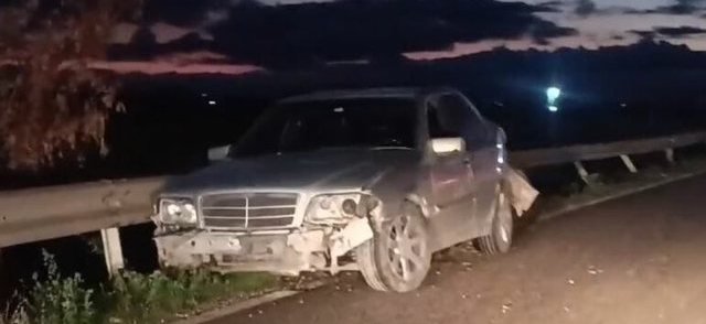 Përplasen dy automjete në aksin Lushnje-Berat/ Arratiset një prej shoferëve, shpallet në kërkim