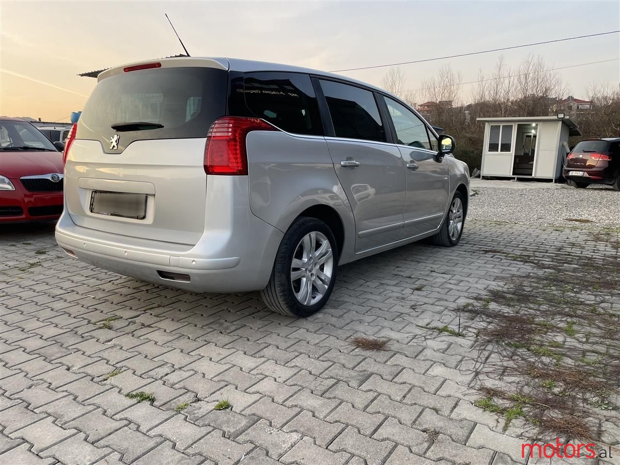 2010' Peugeot 5008 photo #6
