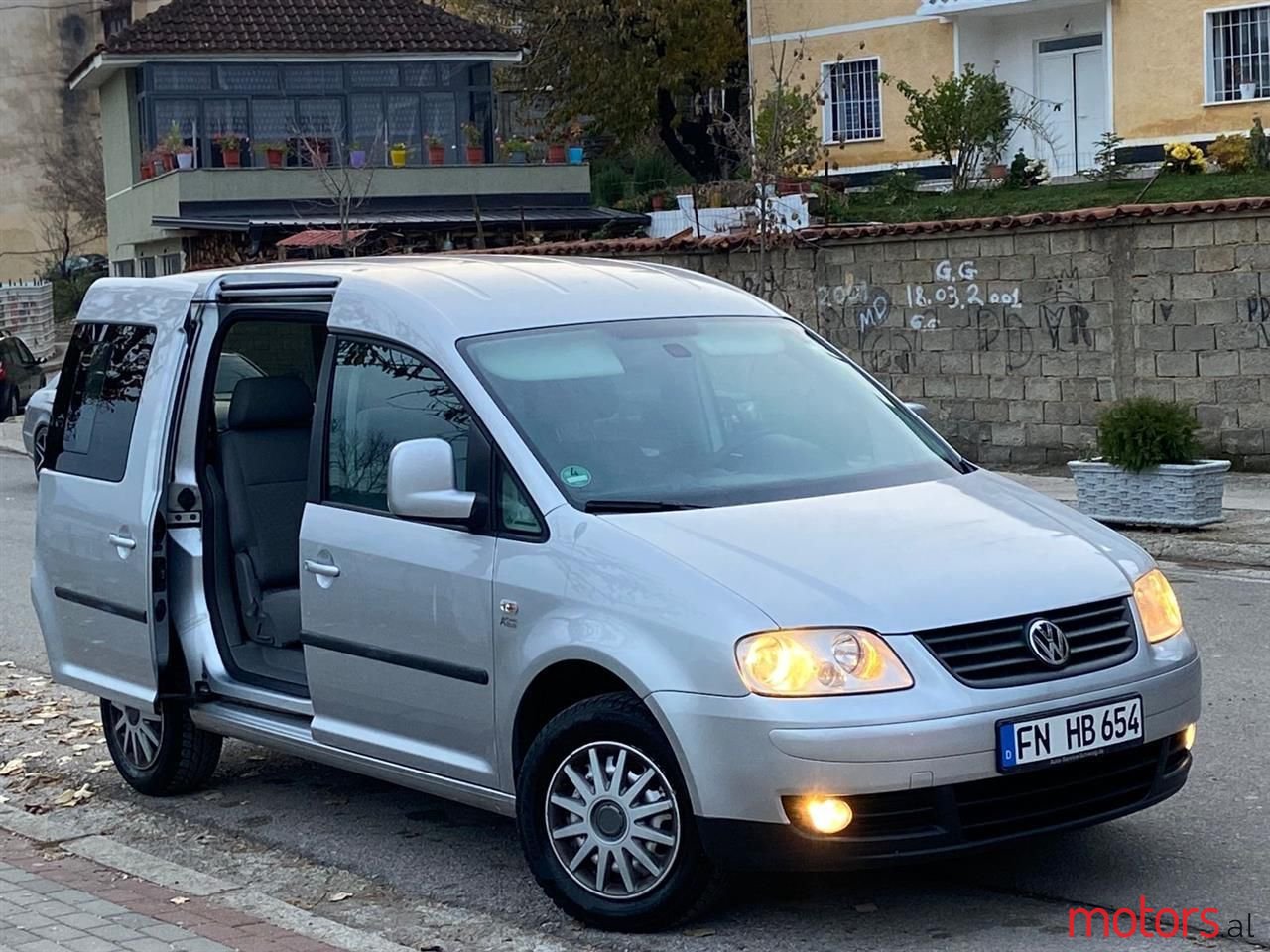 2009' Volkswagen Caddy photo #1