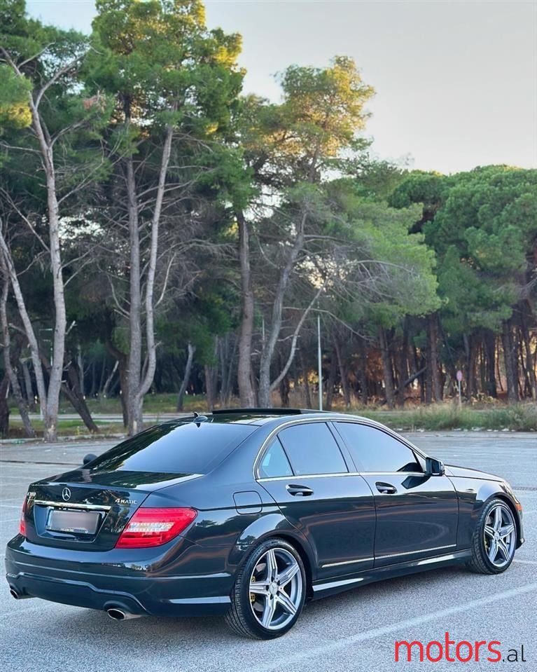 2012' Mercedes-Benz C 300 photo #6