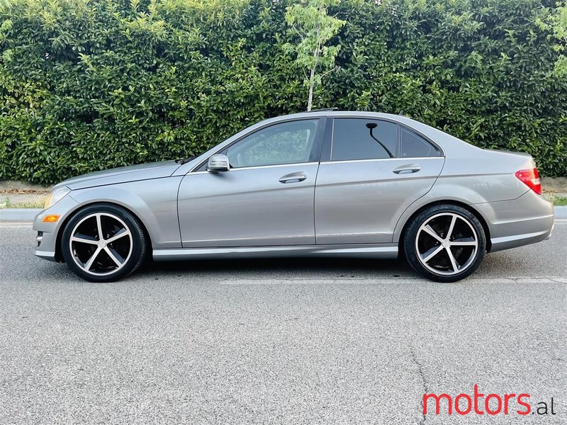 2012' Mercedes-Benz C 250 photo #4