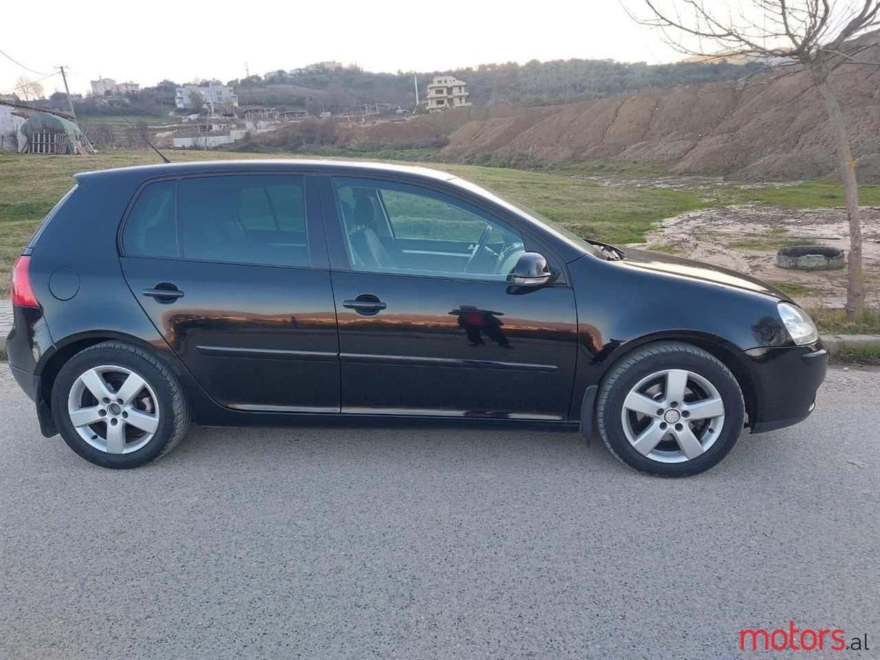 2008' Volkswagen Golf photo #5