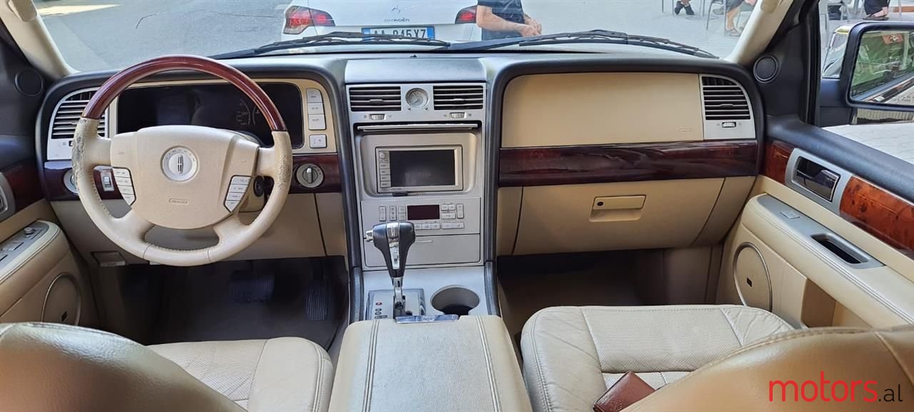 2005' Lincoln Navigator photo #3