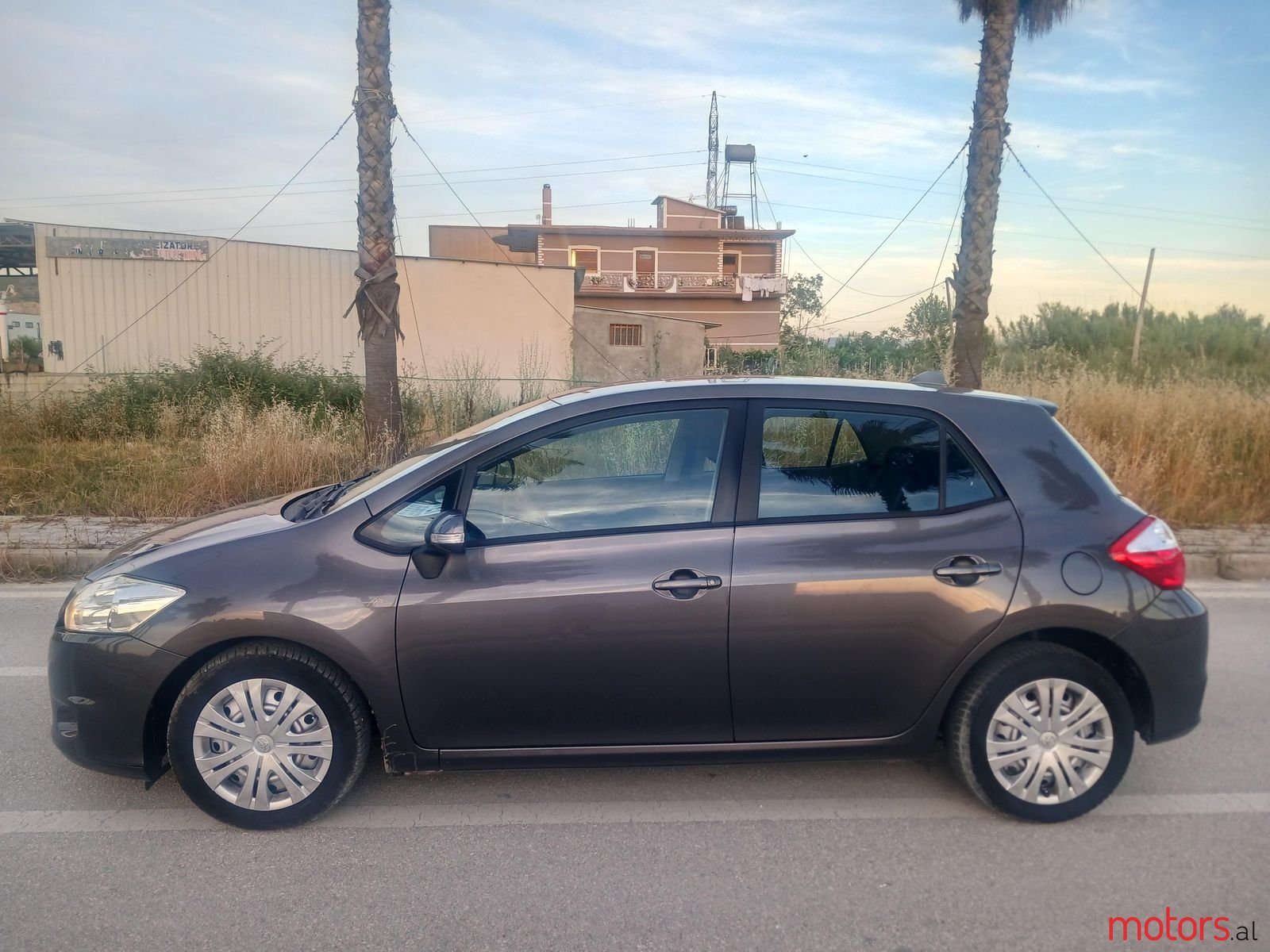 2010' Toyota Auris photo #4