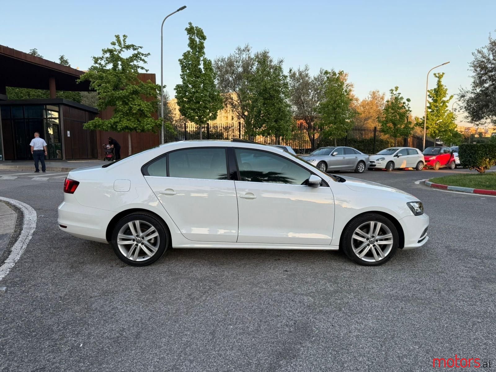 2016' Volkswagen Jetta photo #5