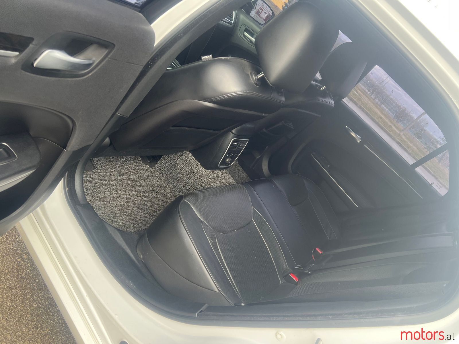 2014' Chrysler 300C photo #6