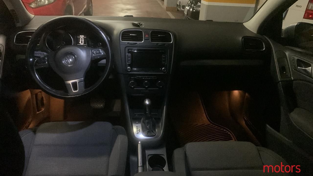 2009' Volkswagen Golf photo #4