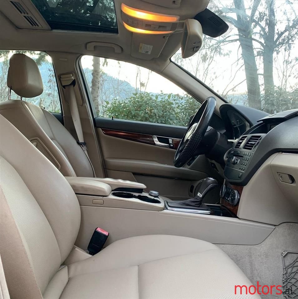 2011' Mercedes-Benz C 300 photo #5