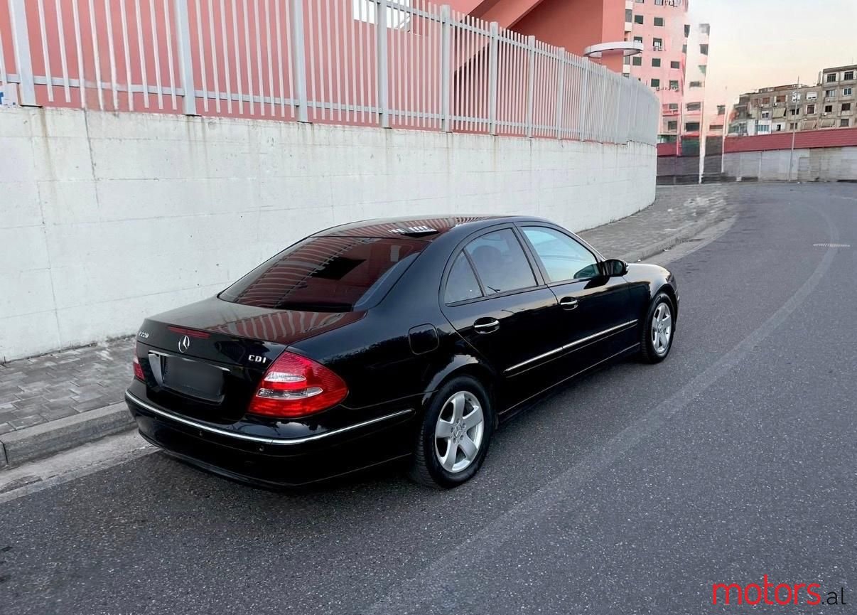 2005' Mercedes-Benz 220 photo #2