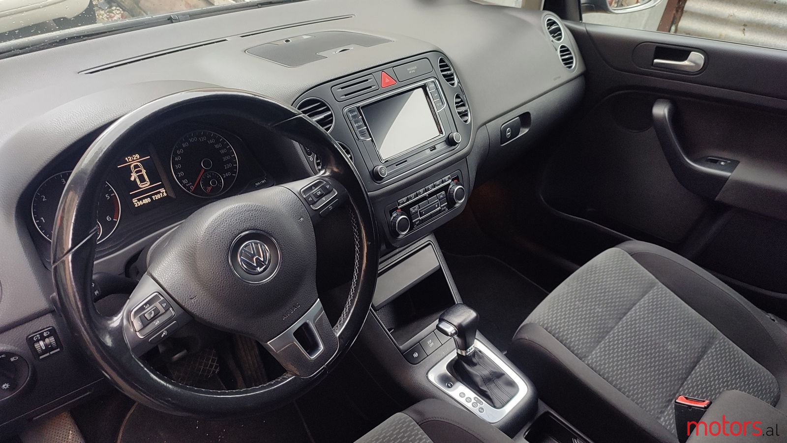2009' Volkswagen Golf Plus photo #5