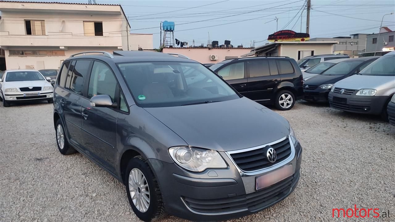 2007' Volkswagen Touran photo #3