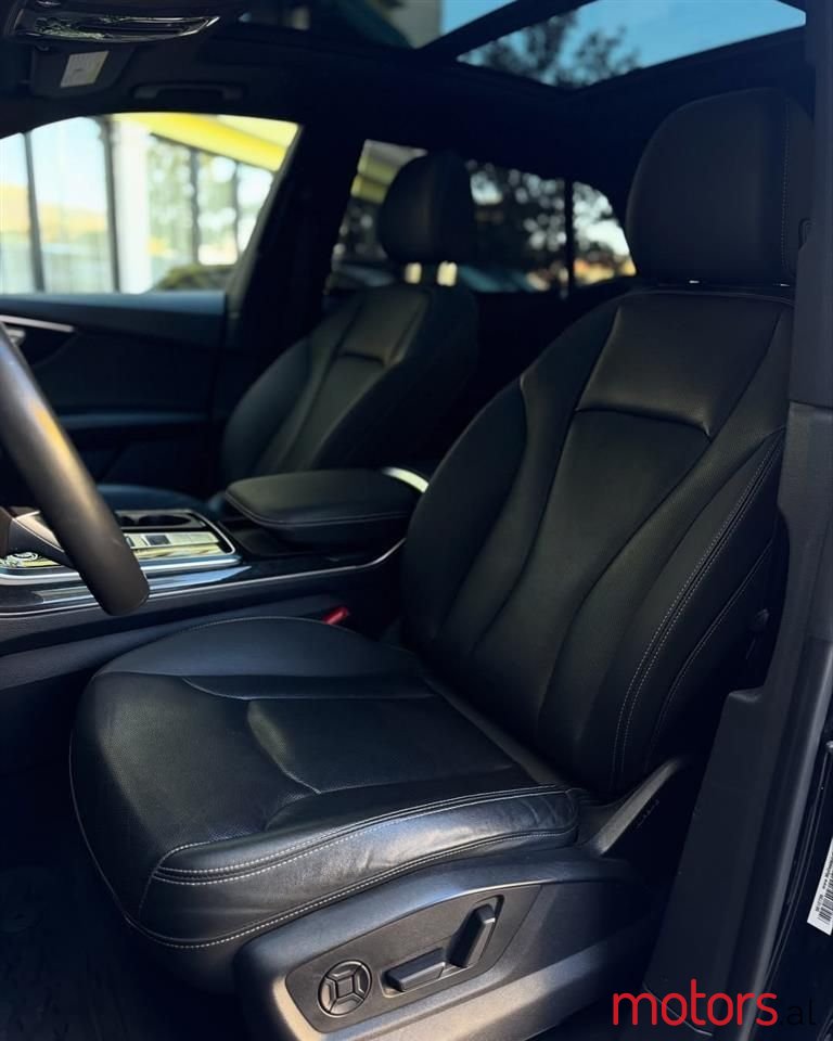 2022' Audi Q8 photo #5