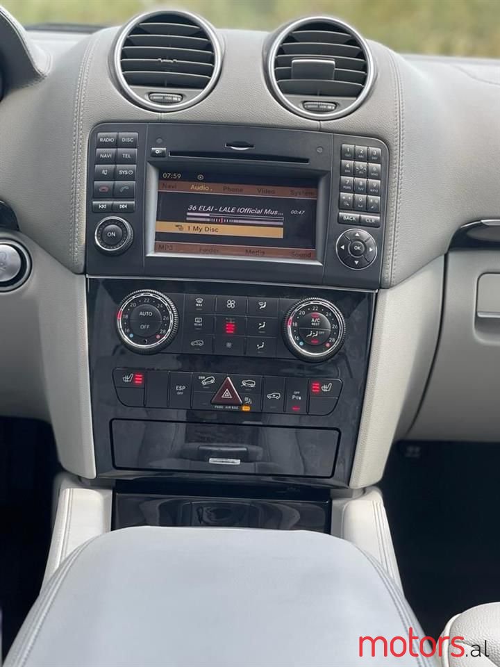 2011' Mercedes-Benz GL 350 photo #2