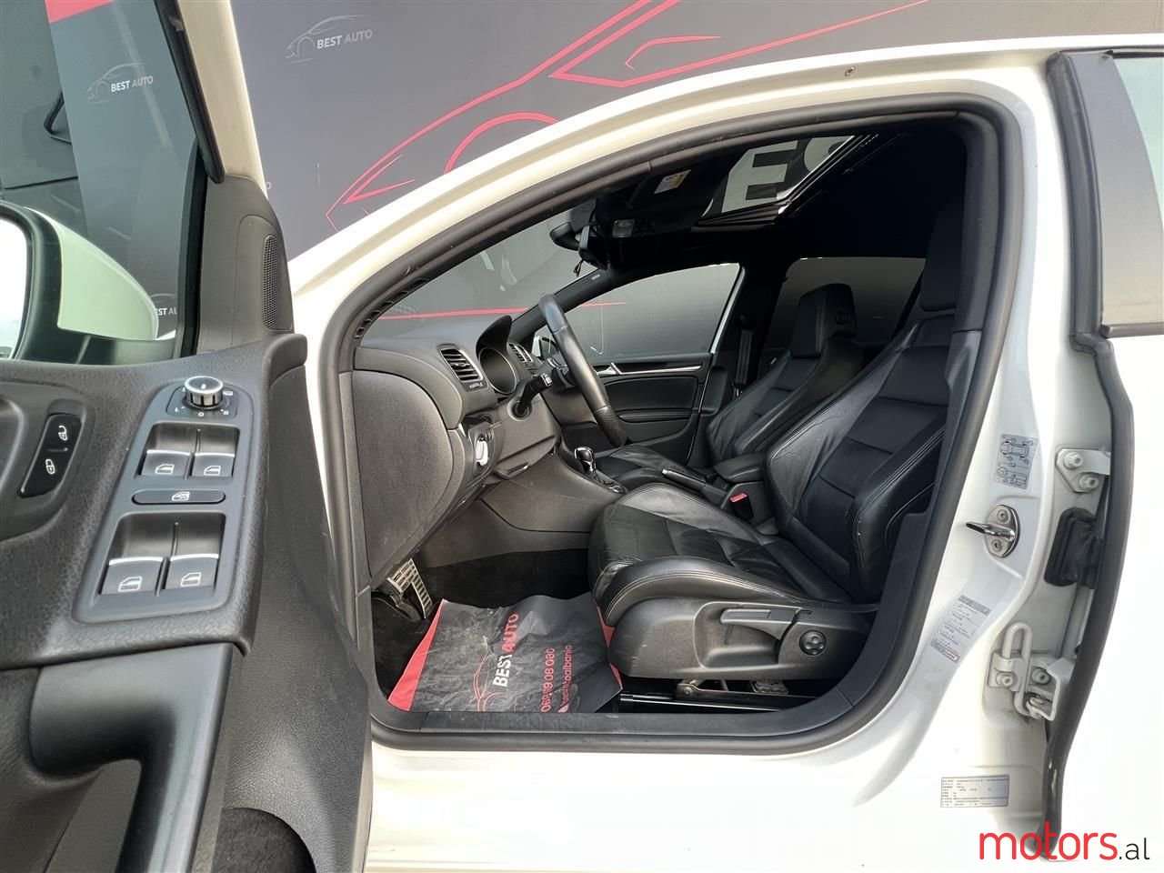 2011' Volkswagen Golf photo #6