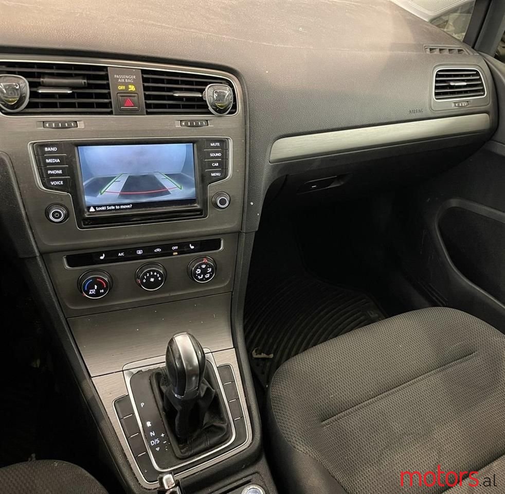 2016' Volkswagen Golf photo #1