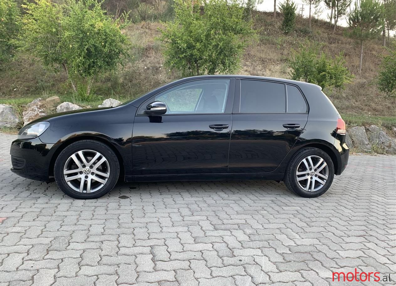 2009' Volkswagen Golf photo #1