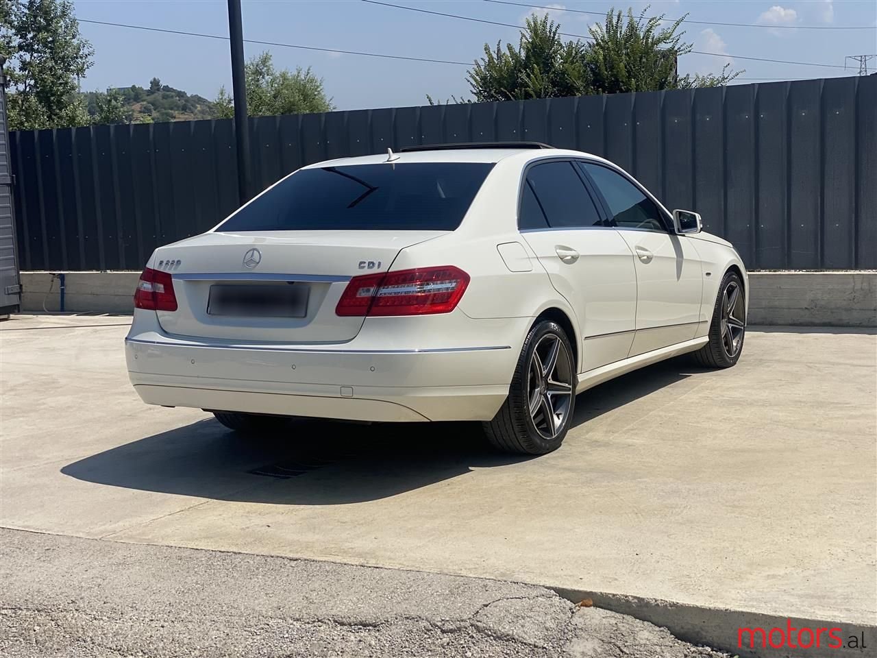 2009' Mercedes-Benz E 220 photo #2