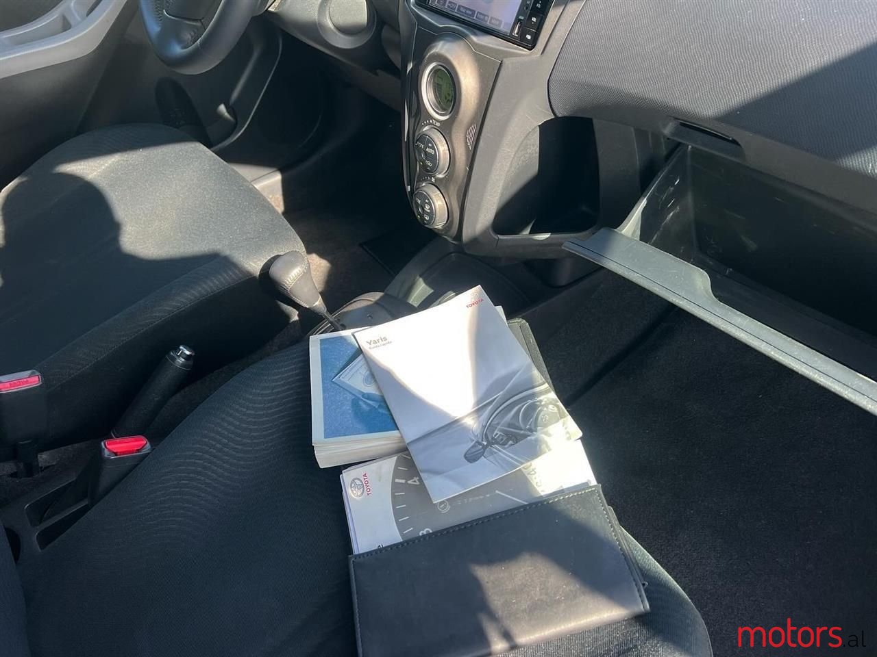 2010' Toyota Yaris photo #5