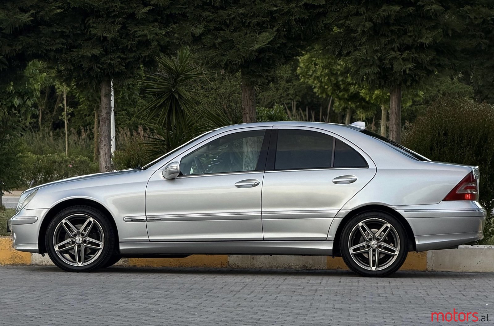 2006' Mercedes-Benz 220 photo #1