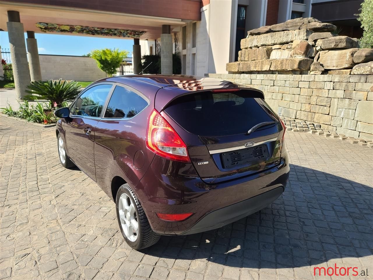 2010' Ford Fiesta photo #2