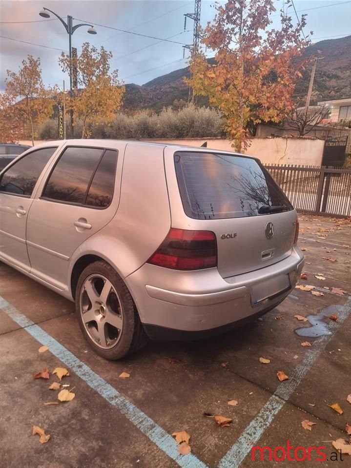 2002' Volkswagen Golf photo #3