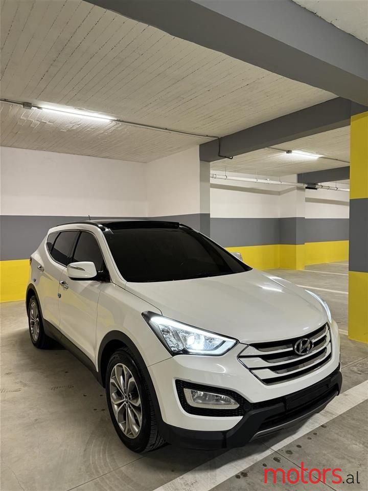 2012' Hyundai Santa Fe photo #1