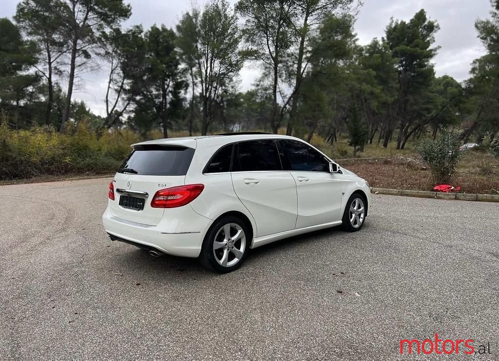 2013' Mercedes-Benz B 180 photo #2