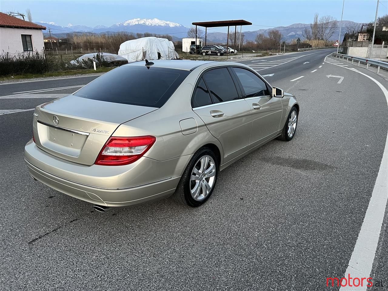 2010' Mercedes-Benz 300 photo #2