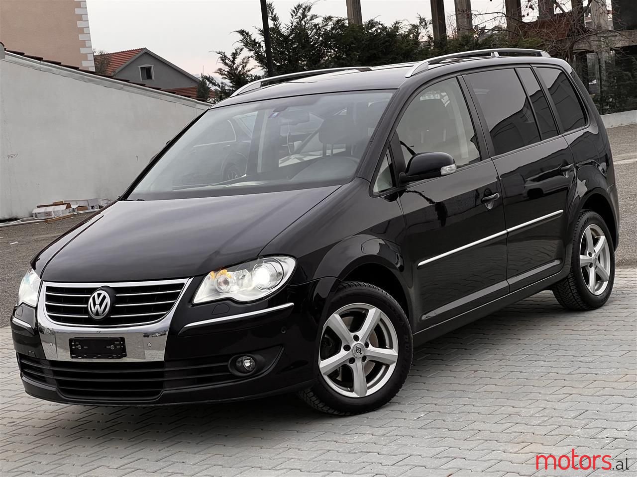 2008' Volkswagen Touran photo #1