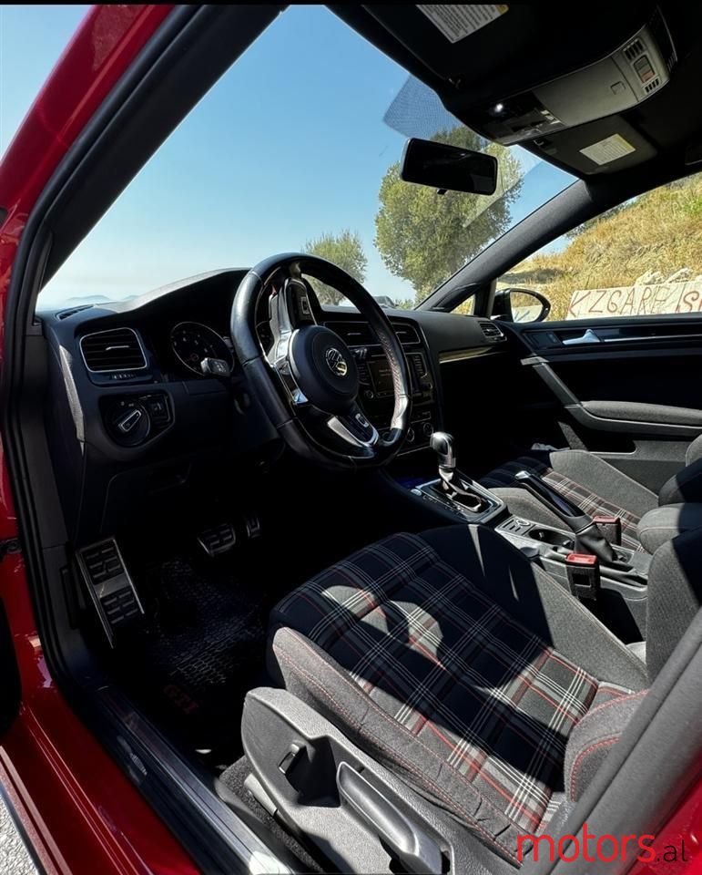 2017' Volkswagen Golf photo #6