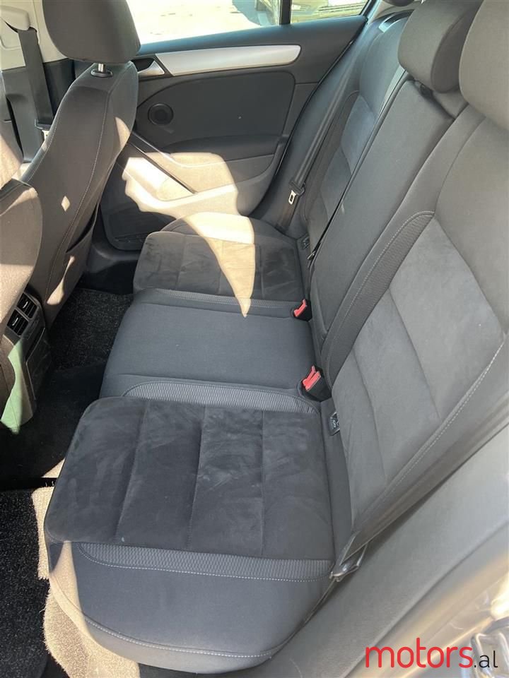 2010' Volkswagen Golf photo #6