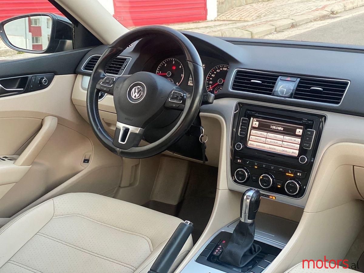 2012' Volkswagen Passat photo #2