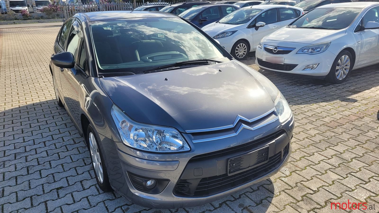 2010' Citroen C4 photo #3