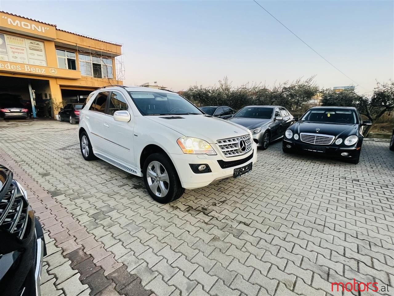 2010' Mercedes-Benz ML 350 photo #3