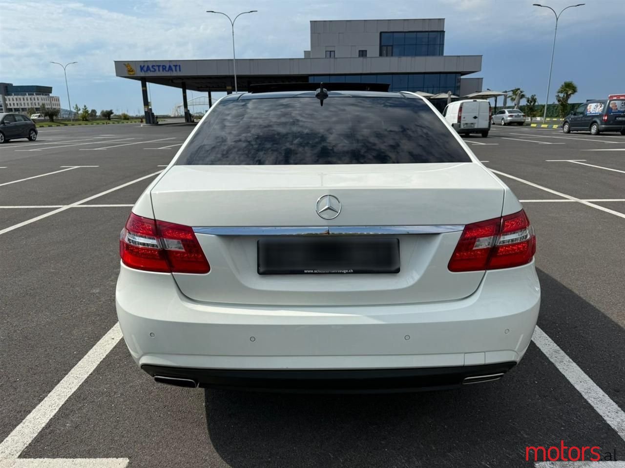 2010' Mercedes-Benz E 220 photo #6