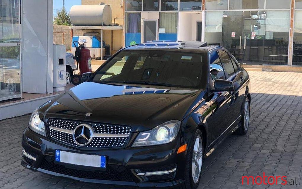 2012' Mercedes-Benz C 300 photo #1