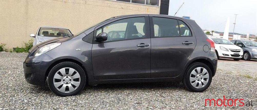 2010' Toyota Yaris photo #1