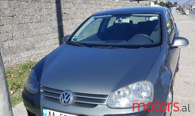 2004' Volkswagen Golf photo #4