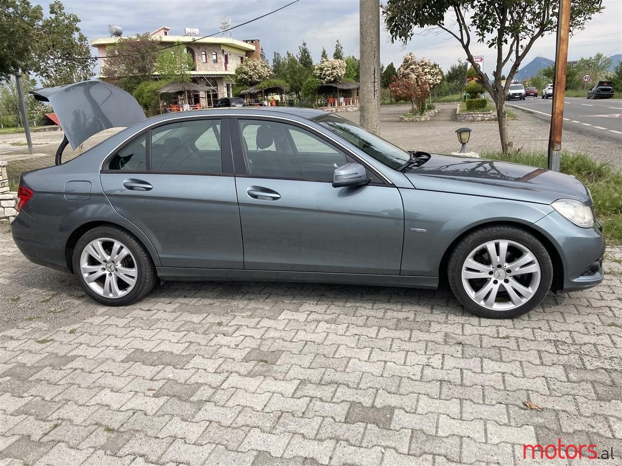 2011' Mercedes-Benz C 200 photo #2