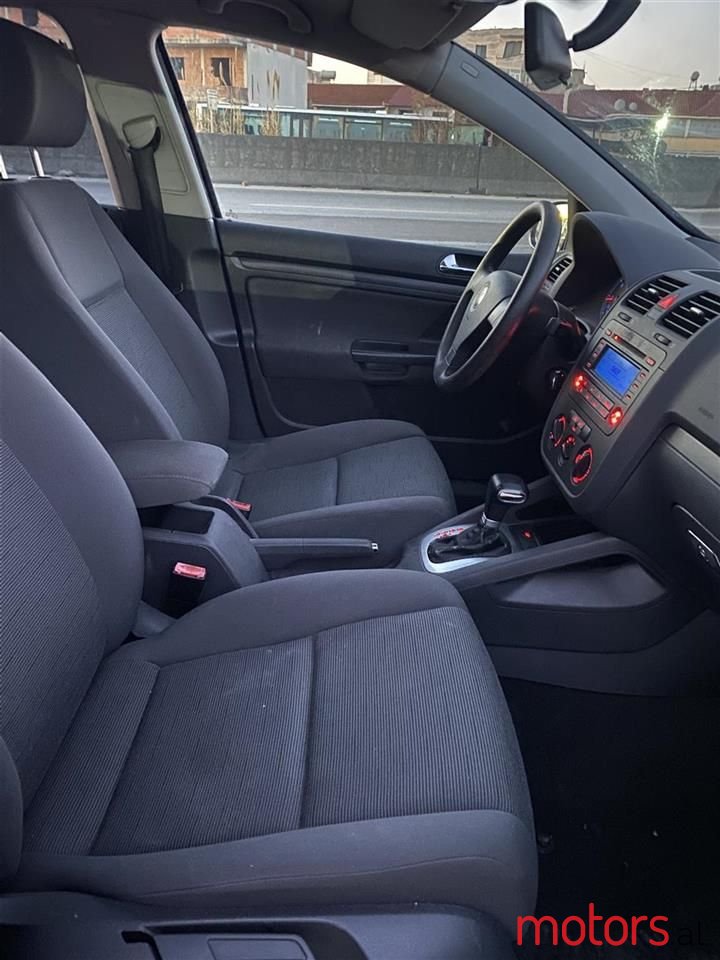 2005' Volkswagen Golf photo #6