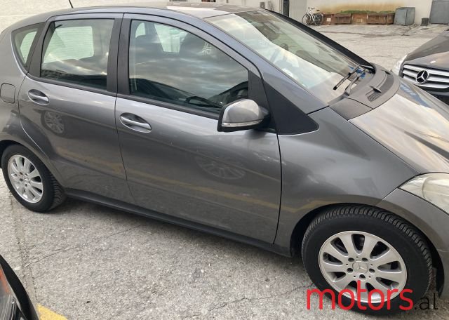 2010' Mercedes-Benz A-Class photo #4