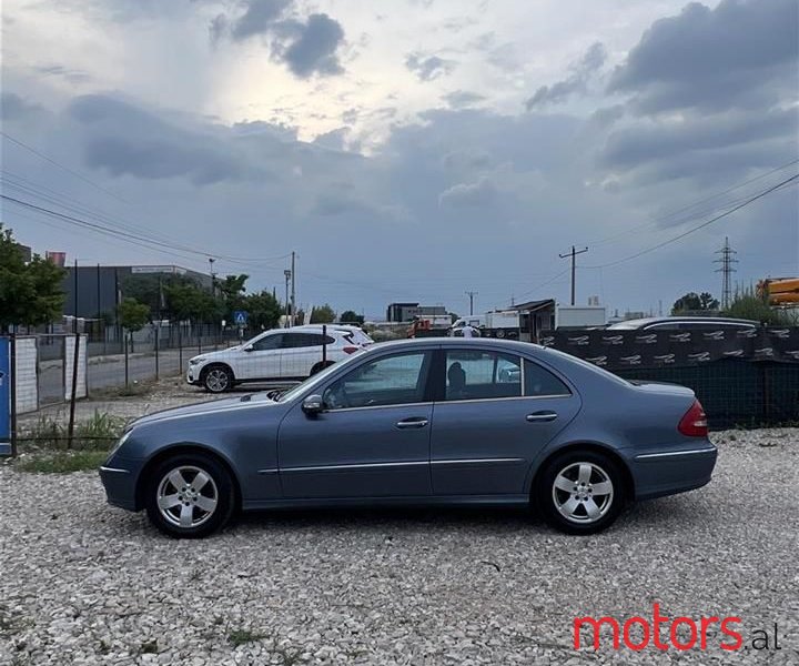 2005' Mercedes-Benz E 220 photo #4