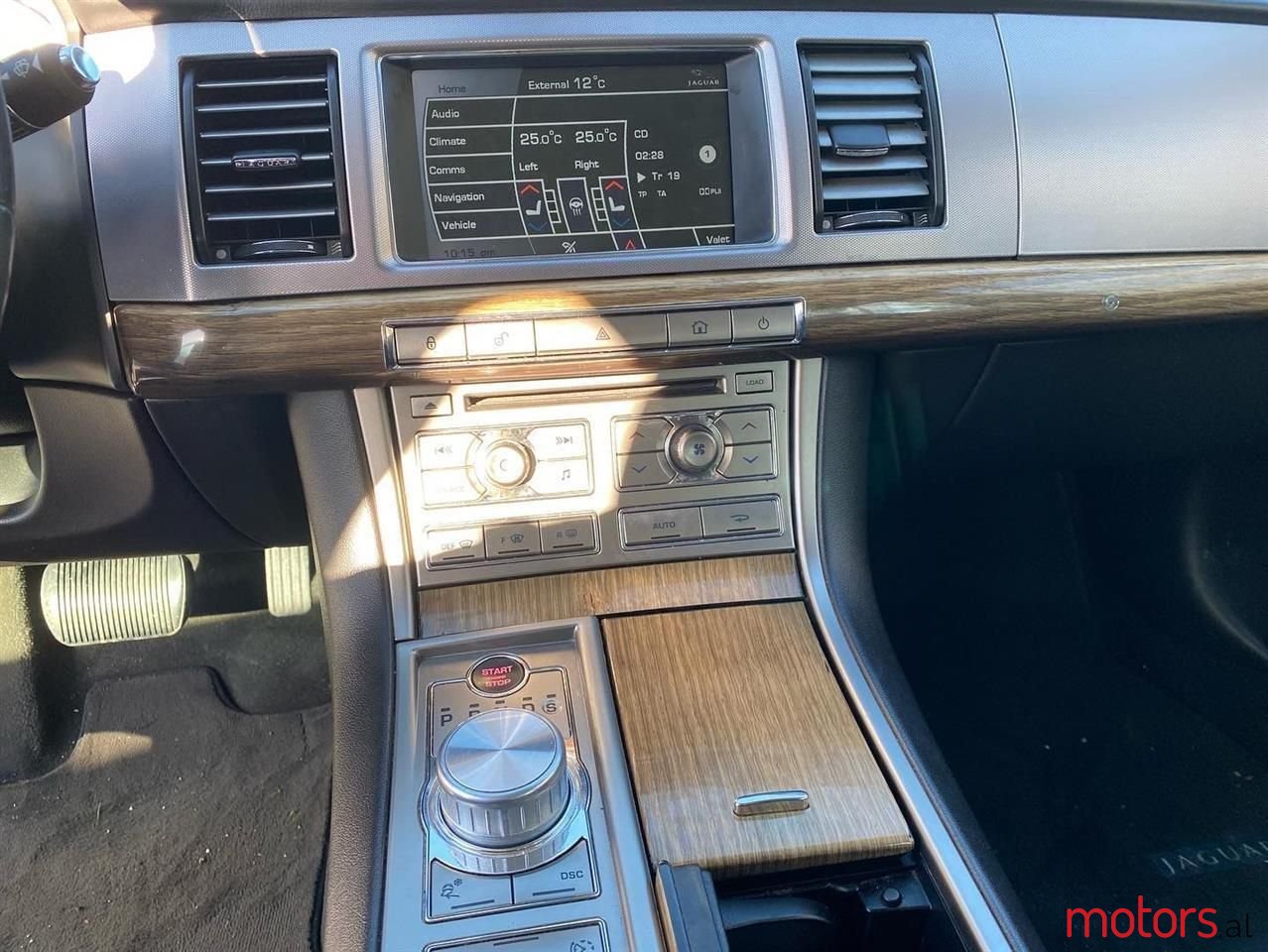 2008' Jaguar XF photo #3