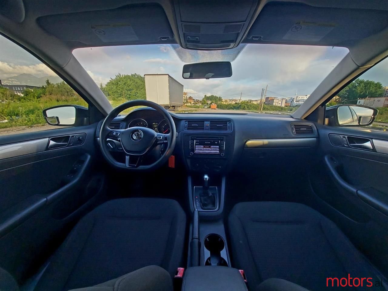 2015' Volkswagen Jetta photo #4