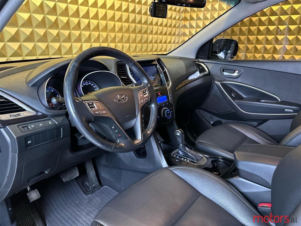 2013' Hyundai Santa Fe photo #6