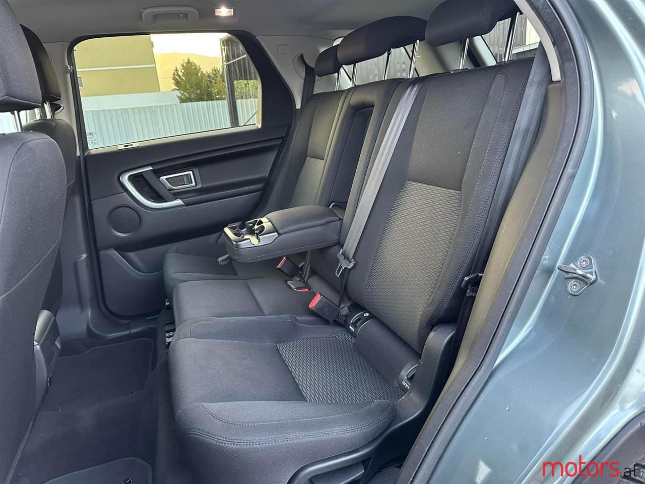 2016' Land Rover Discovery Sport photo #5